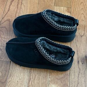 Black Suede platform Slip-Ons with Plush Lining brand new! Size 8 (39)